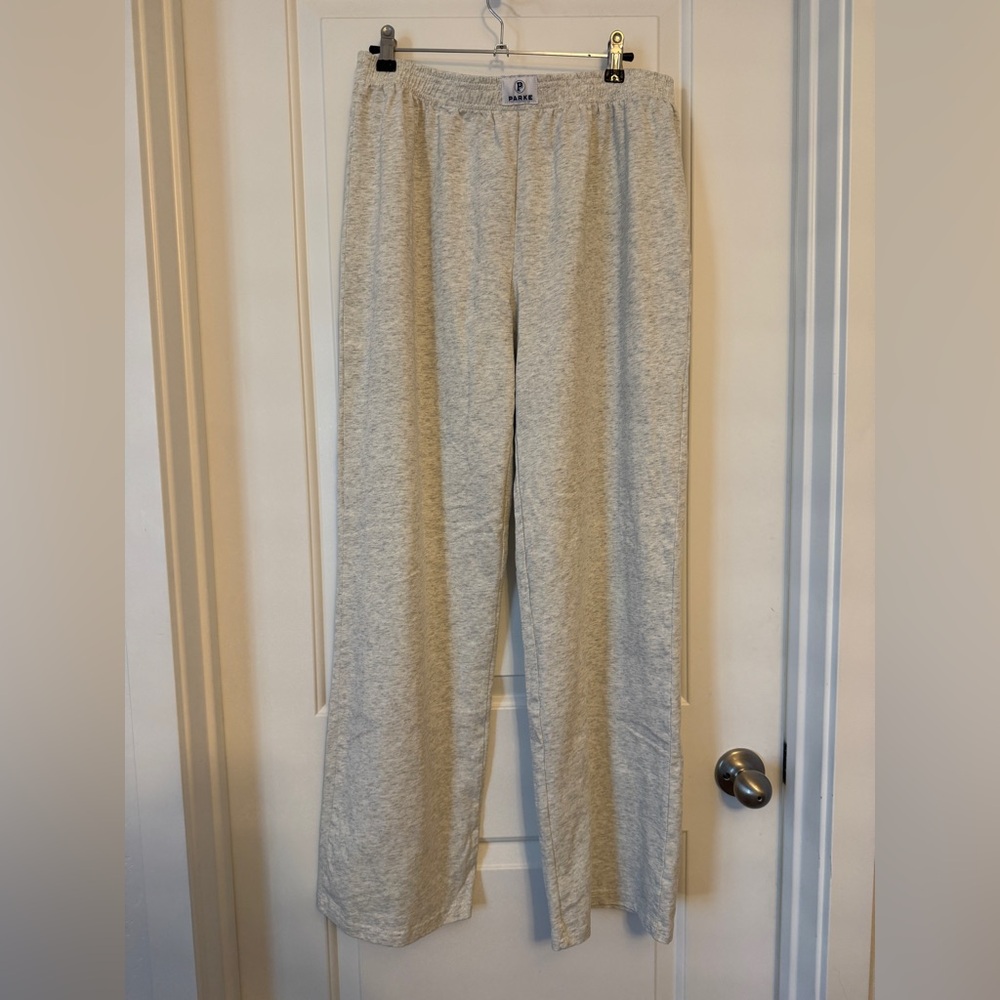 PARKE LIGHT GRAY SWEATPANTS SIZE MEDIUM